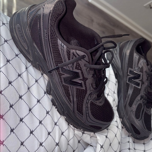 New Balance Charcoal Running Shoes - Picture 9 of 14